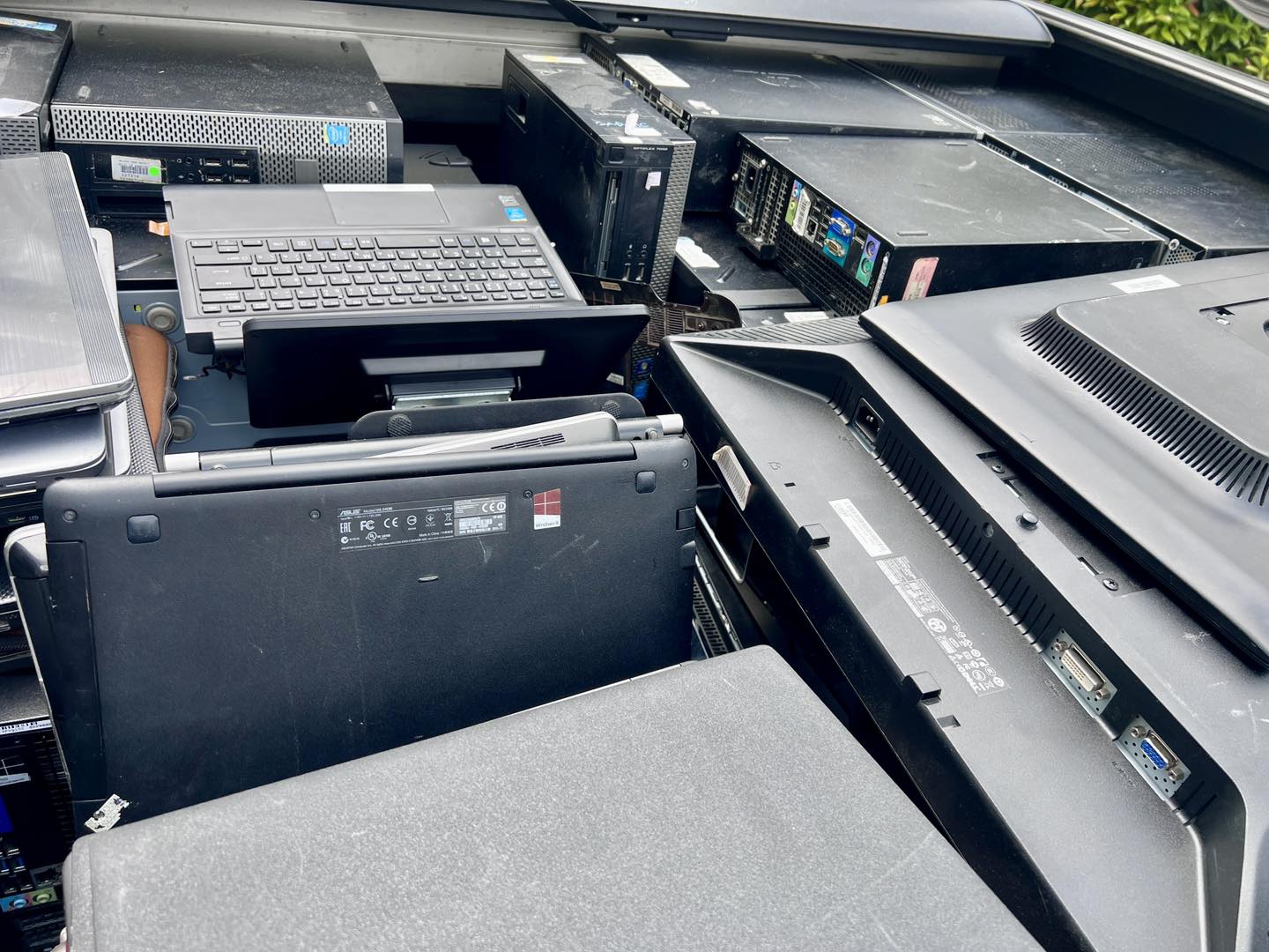 IT Equipment Buyers in Dubai - مشترو معدات تقنية المعلومات في دبي